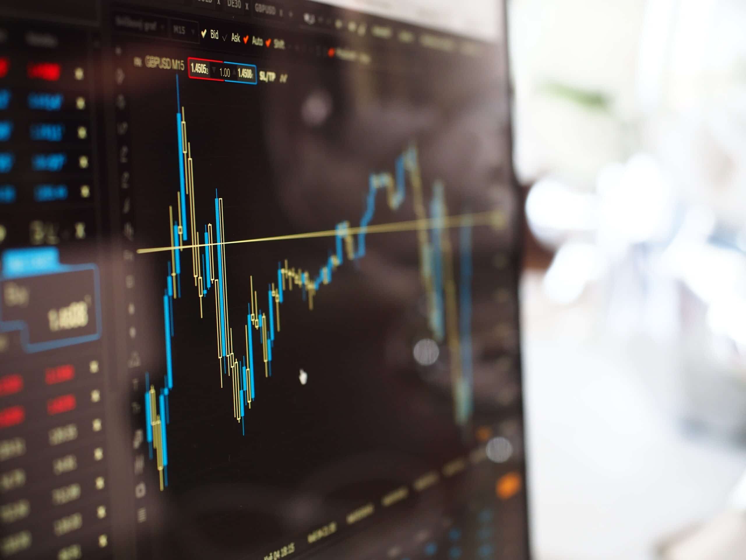 Difference Between Active and Passive Investment Strategy debate